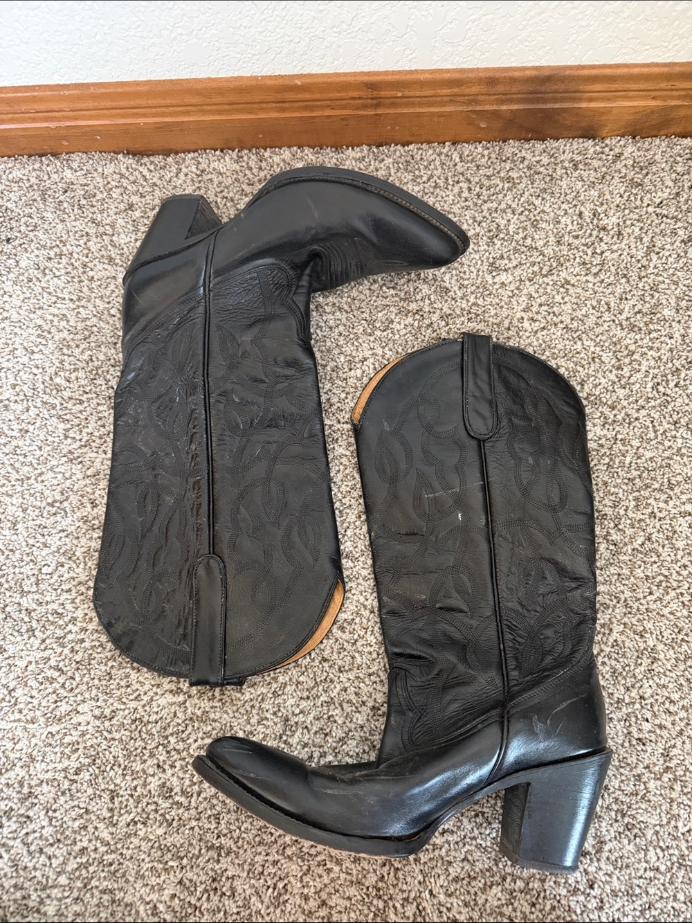 Idyllwind Black Embroidered Leather Cowboy Heeled Boots